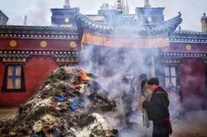 藏传寺院僧人送斋饭 藏传寺院僧人送斋饭是真的吗