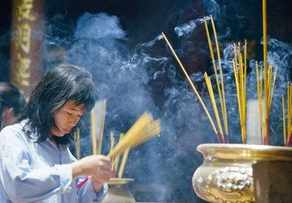 敬观音菩萨用什么花比较好 敬观音菩萨用什么花