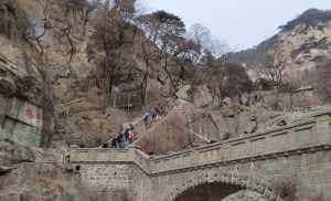 泰山的佛教寺院 泰山的佛教