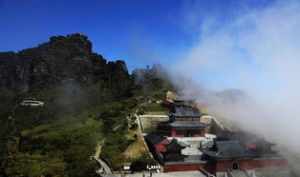 贵州梵净山寺庙 贵州梵净山佛教光