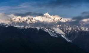 藏传佛教雪山 佛教的雪山叫什么名字