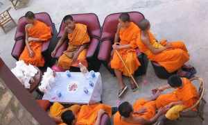 老挝佛教中神像 老挝佛教比例