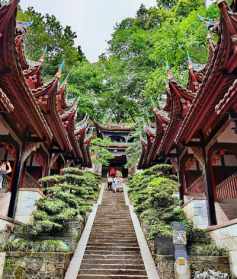 都江堰附近的寺庙是什么 都江堰山顶寺庙