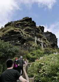 梵净山金顶寺庙被改色需追责 梵净山老金顶寺庙