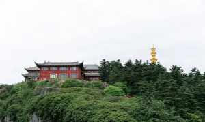 峨眉山可以住的寺庙 峨眉山徒步寺庙住宿攻略