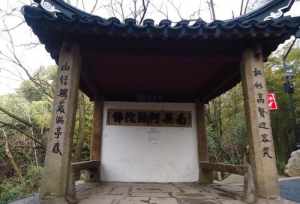 灵岩山的寺庙 灵岩山寺庙在哪里