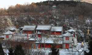 辽宁朝阳桃花山寺庙 朝阳桃花山风景区门票多少钱