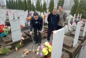 去寺庙上香要带什么 去寺庙上香带什么花