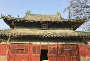 寺庙高处 在寺院殿内高声的过患