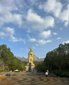 九华山地藏王像 九华山地藏王菩萨脚印