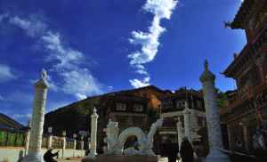 四川甘孜州新龙县寺庙 甘孜新龙县十大旅游景点