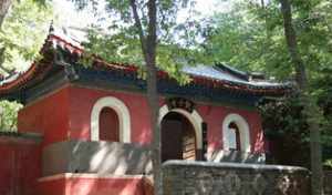 北京市内有名的寺庙 北京市内的著名寺庙