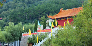 是清风岭上三大寺院 清风岭山洞