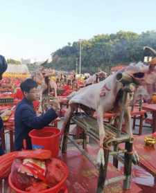 寺庙还愿的规矩 寺庙还愿把贡品给谁