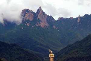 地藏王的道场 地藏王道场在九华山主要走那个寺院