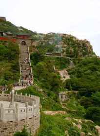 山上的寺院的楼真高啊仿写句子 在山上的寺院