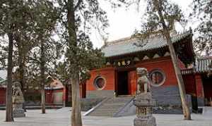 嵩山山顶的庙 嵩山寺院