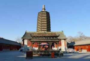 中国佛教寺庙里面的塔建筑 塔在佛寺中布局的演变