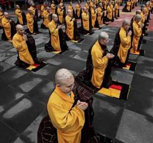现在僧人修行以诵经拜佛为主，当初佛祖讲经时，僧人诵经拜佛吗 诵经佛法