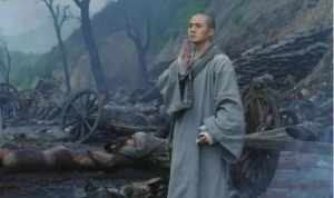 佛教电影下山的和尚 一本电影讲一个高僧和一个小和尚在山上修行长大以后小和尚下山犯了罪又跑回山上大师让他抄金刚经…急求