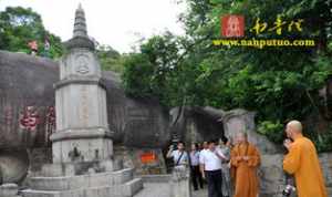 南普陀和尚有钱 厦门最著名的寺庙就是南普陀寺了吗