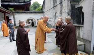 小灵峰的典故 宁波保国寺为什么没有僧人